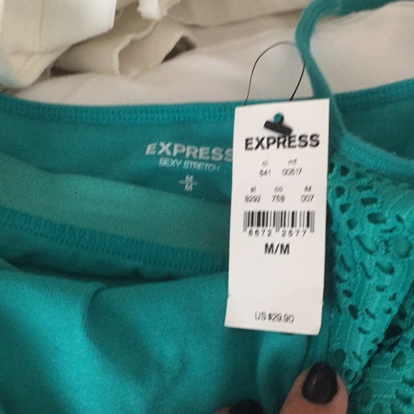 Tank tops - Picture 4 of 7